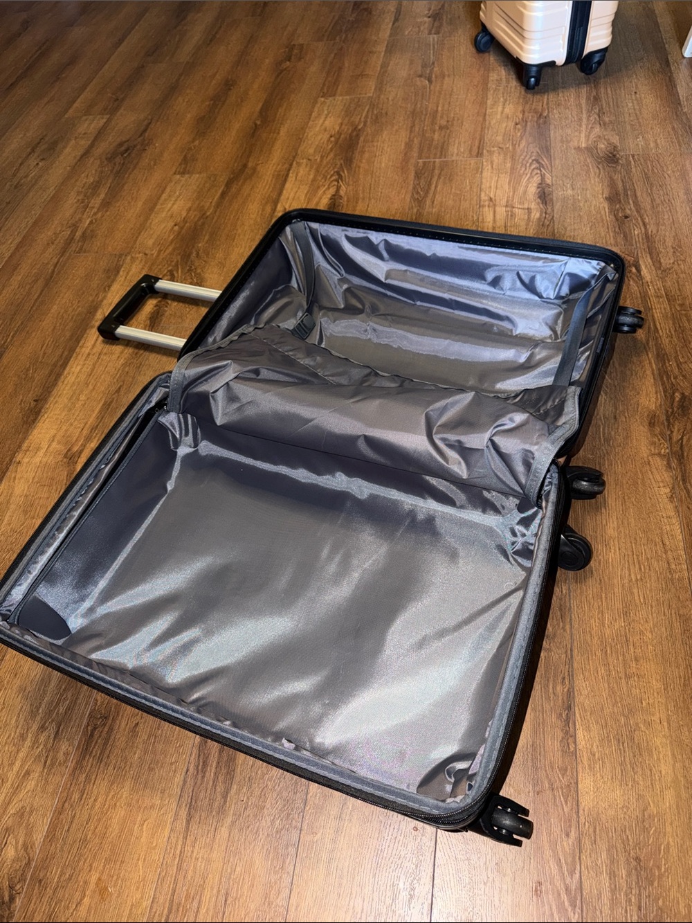 Merax Luggage 24” Carry On Luggage Airline Approved - Picture 5 of 6